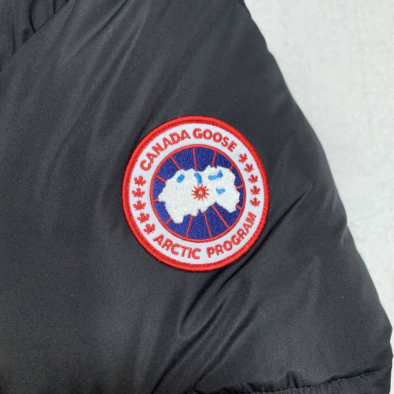 GOOSE puffer jacket