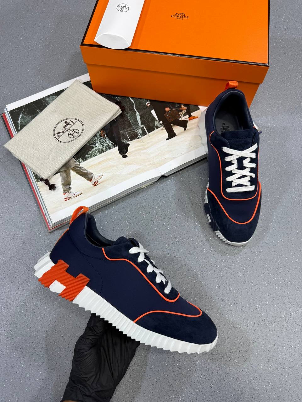 MES bouncing Trainers