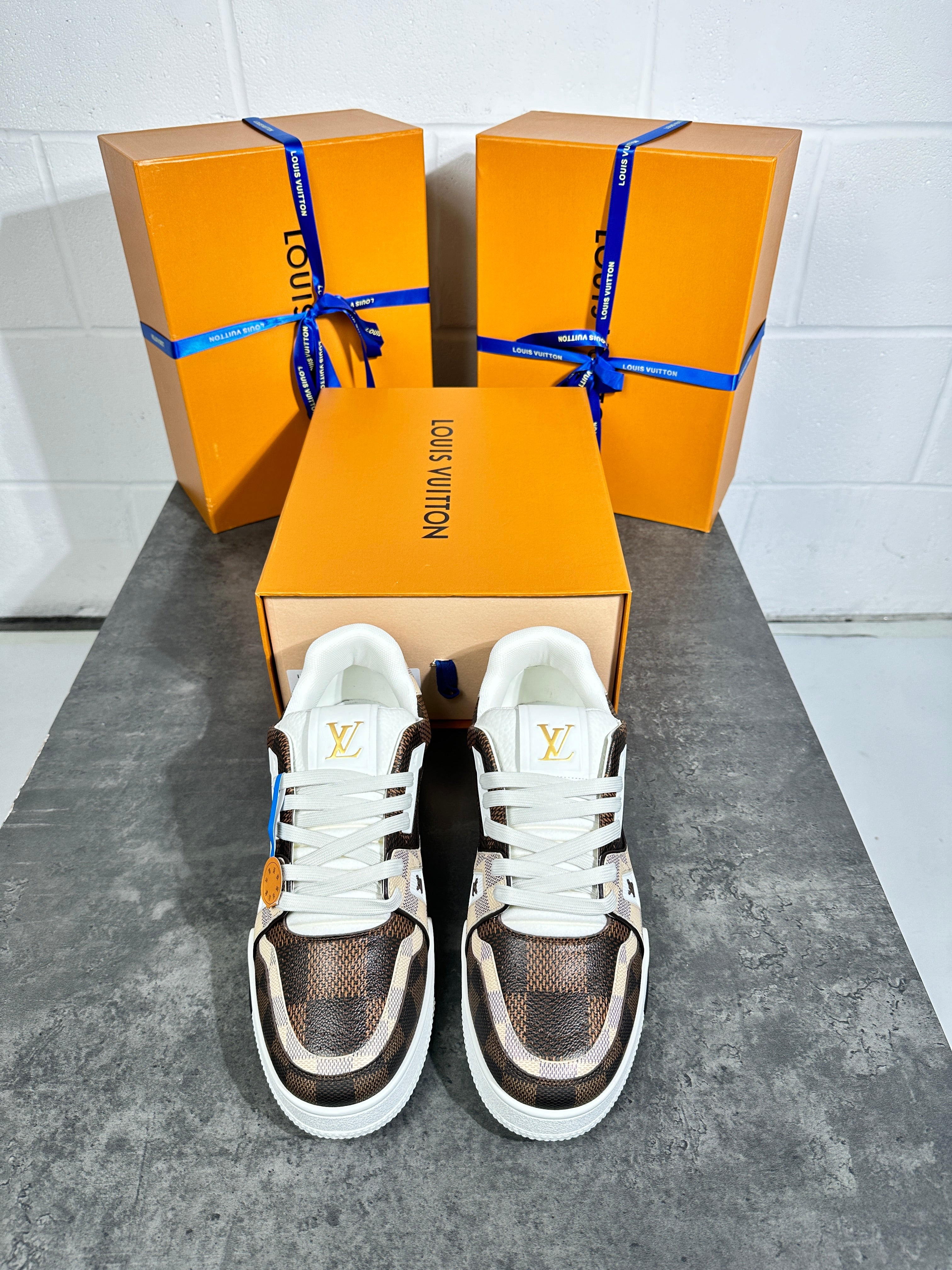 Lv - trainer brown