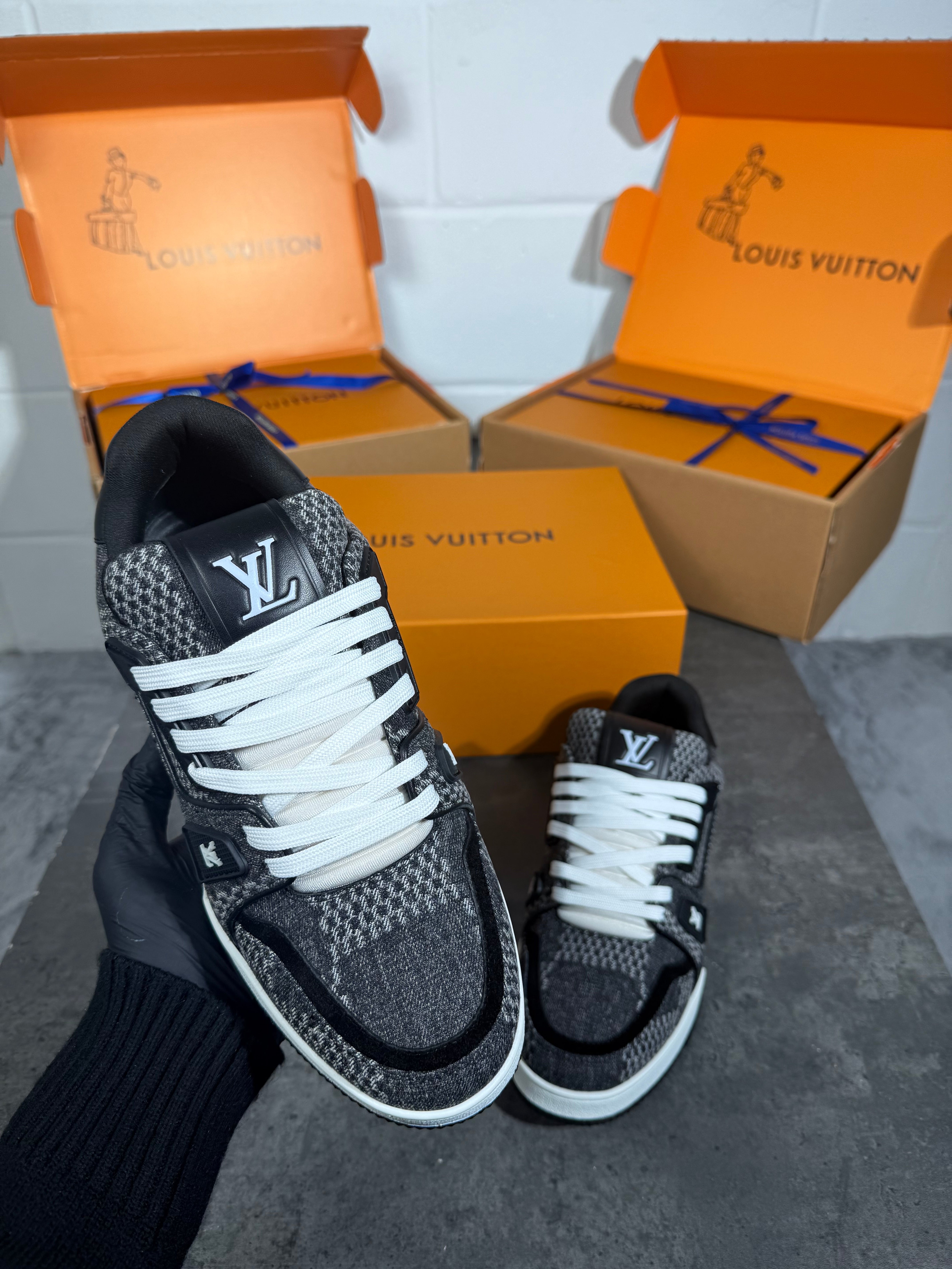 Lv trainer black n grey