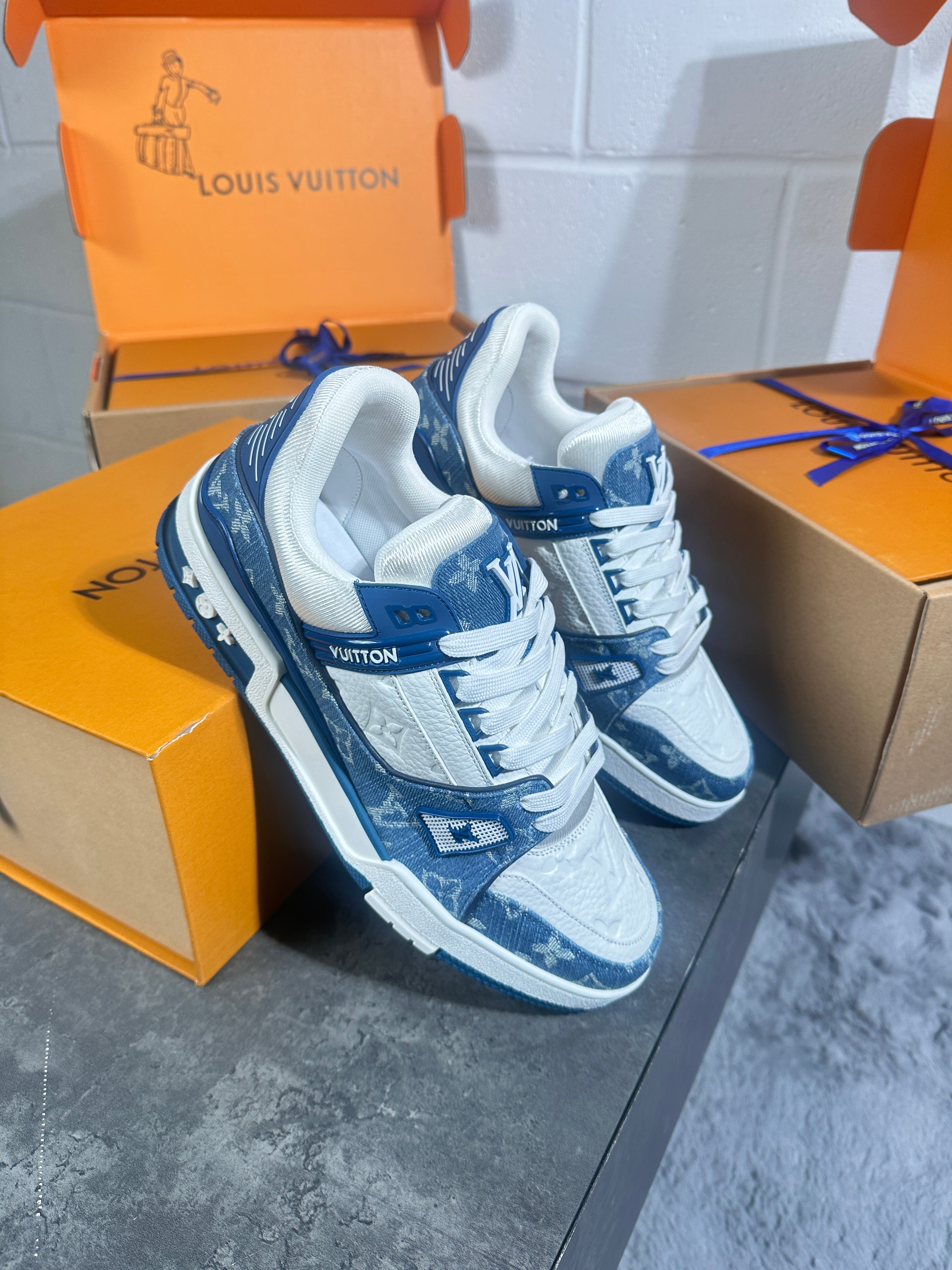 Lv trainer navy