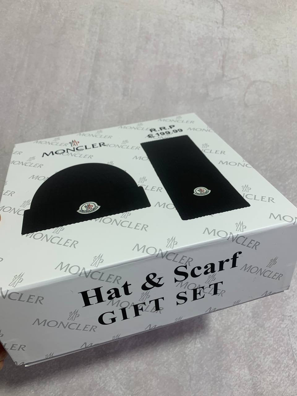 MONC HAT & SCARF SET
