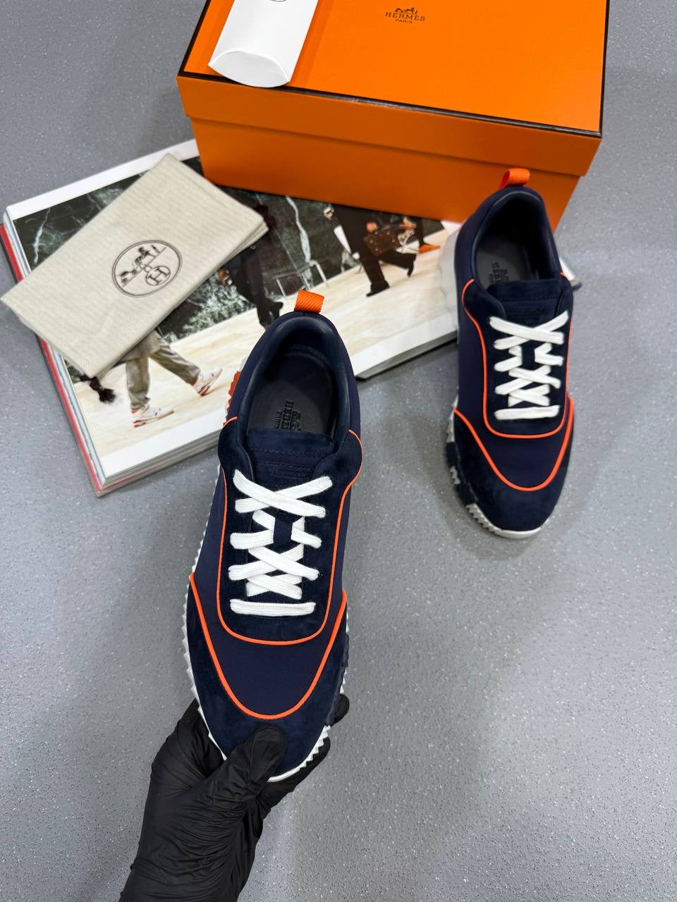 MES bouncing Trainers