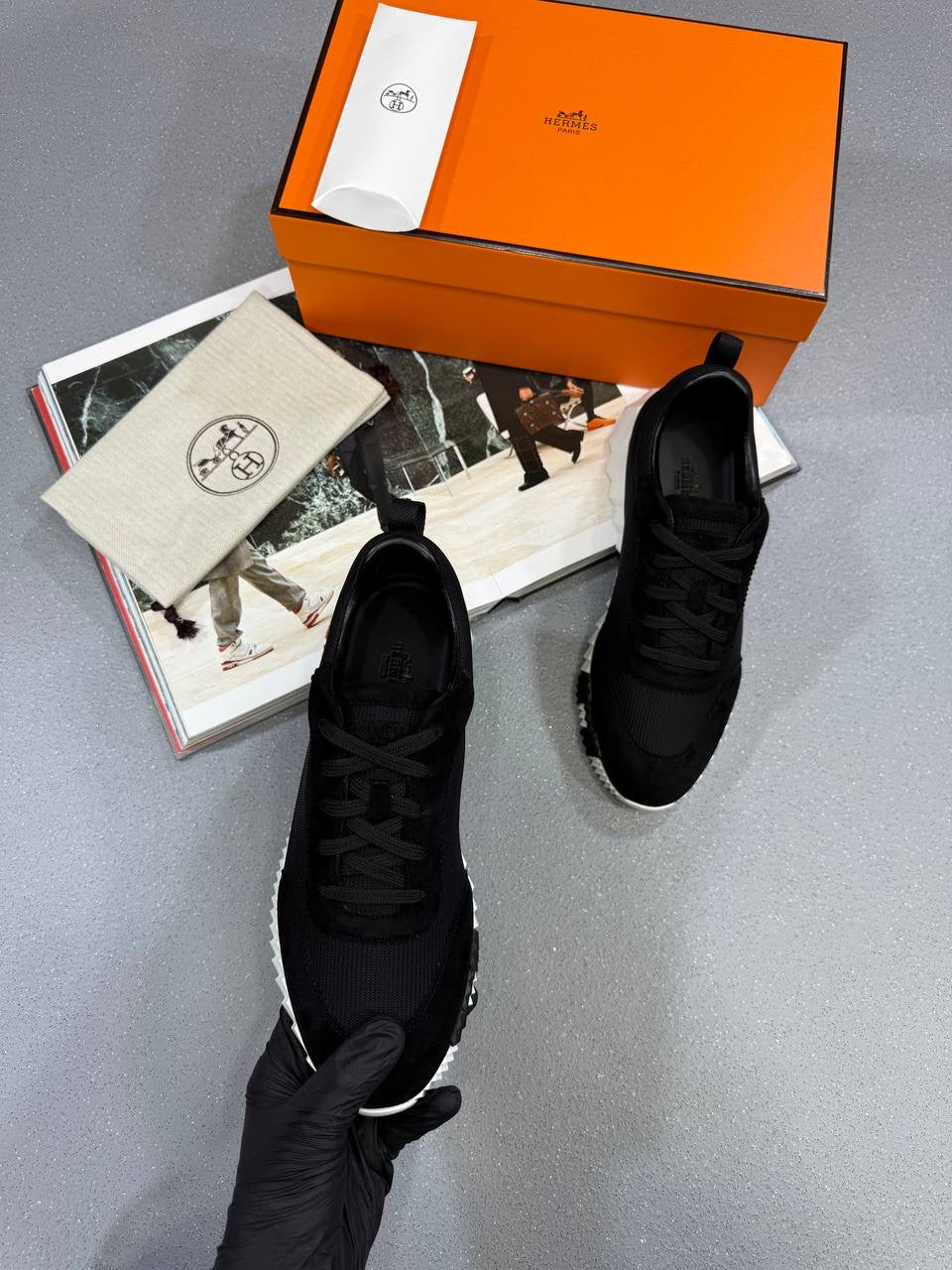 MES bouncing Trainers