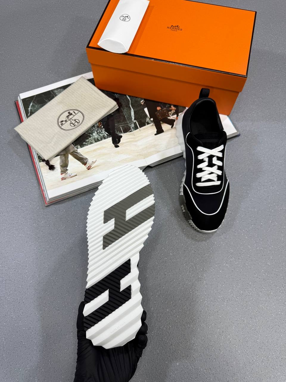 MES bouncing Trainers