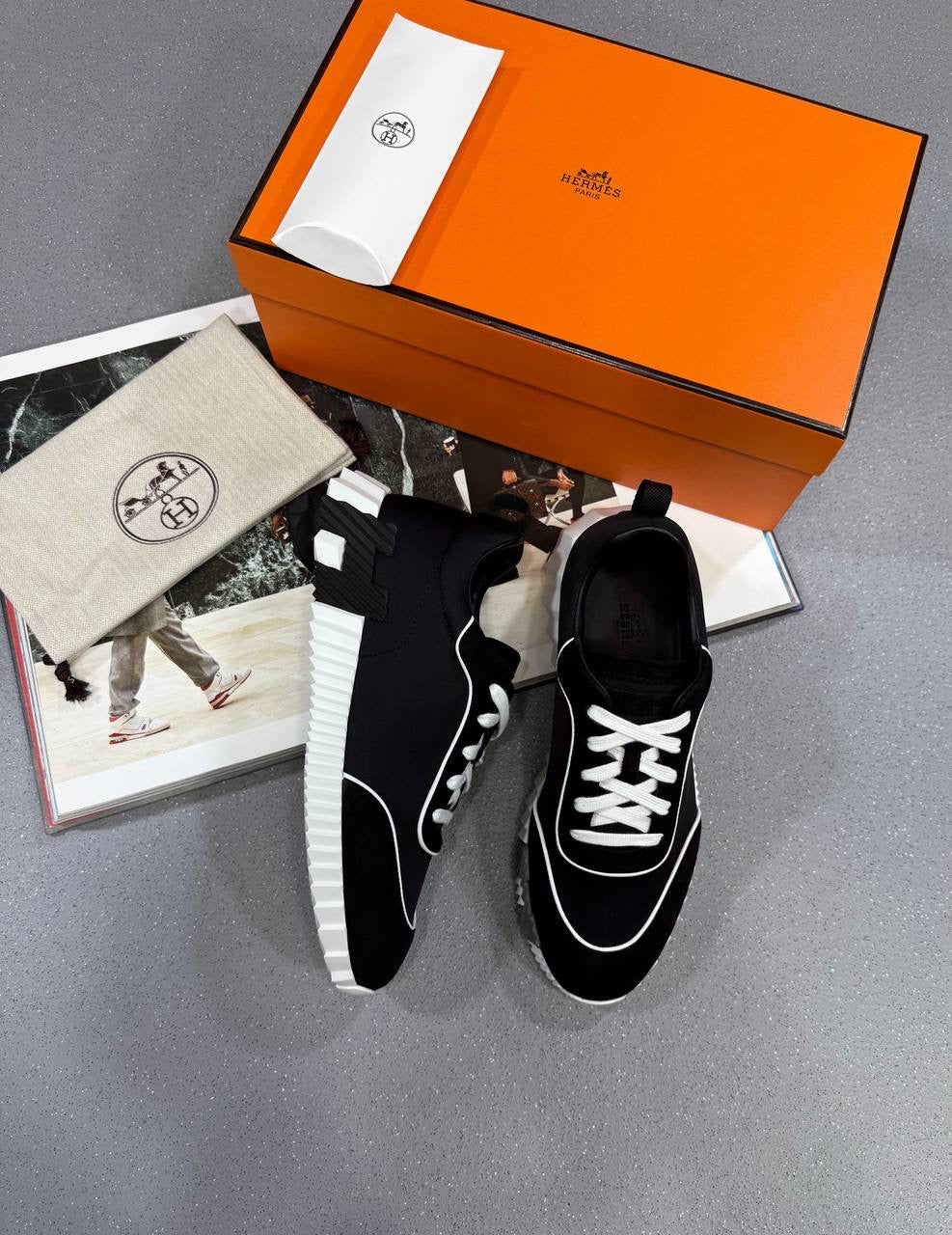 MES bouncing Trainers