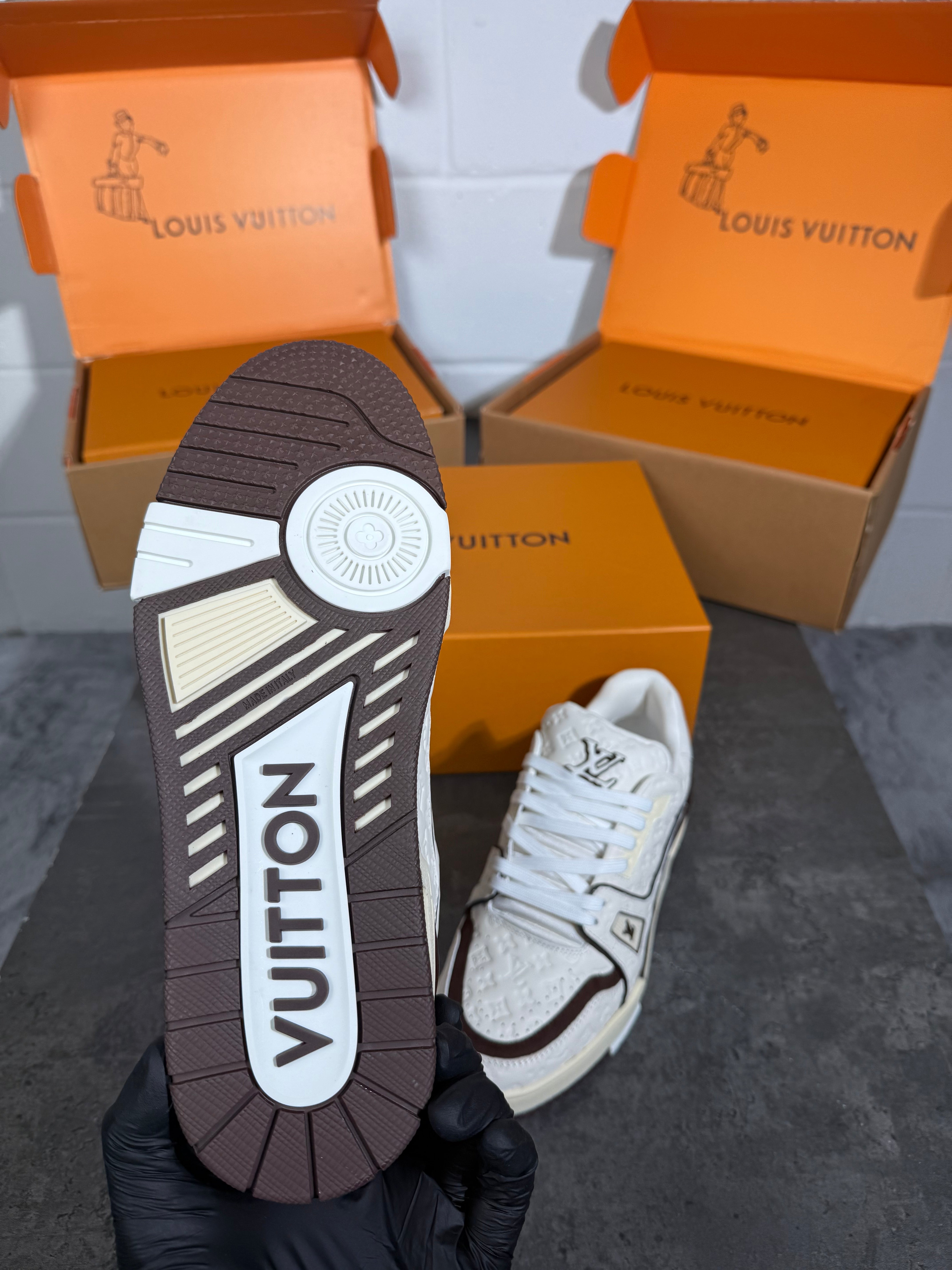 Lv trainer white n brown