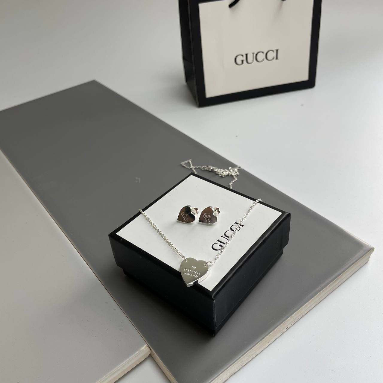 GG necklace set