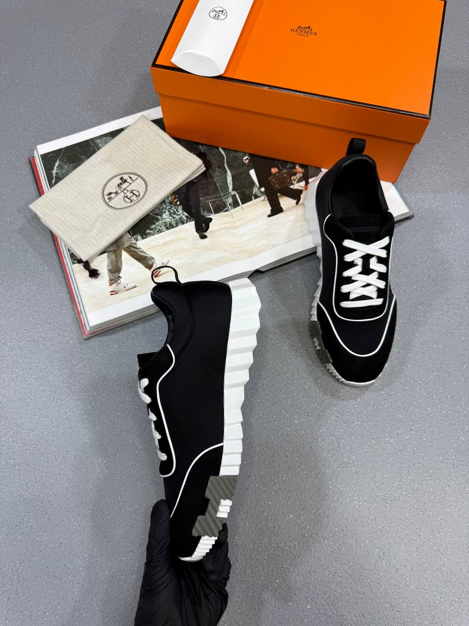 MES bouncing Trainers