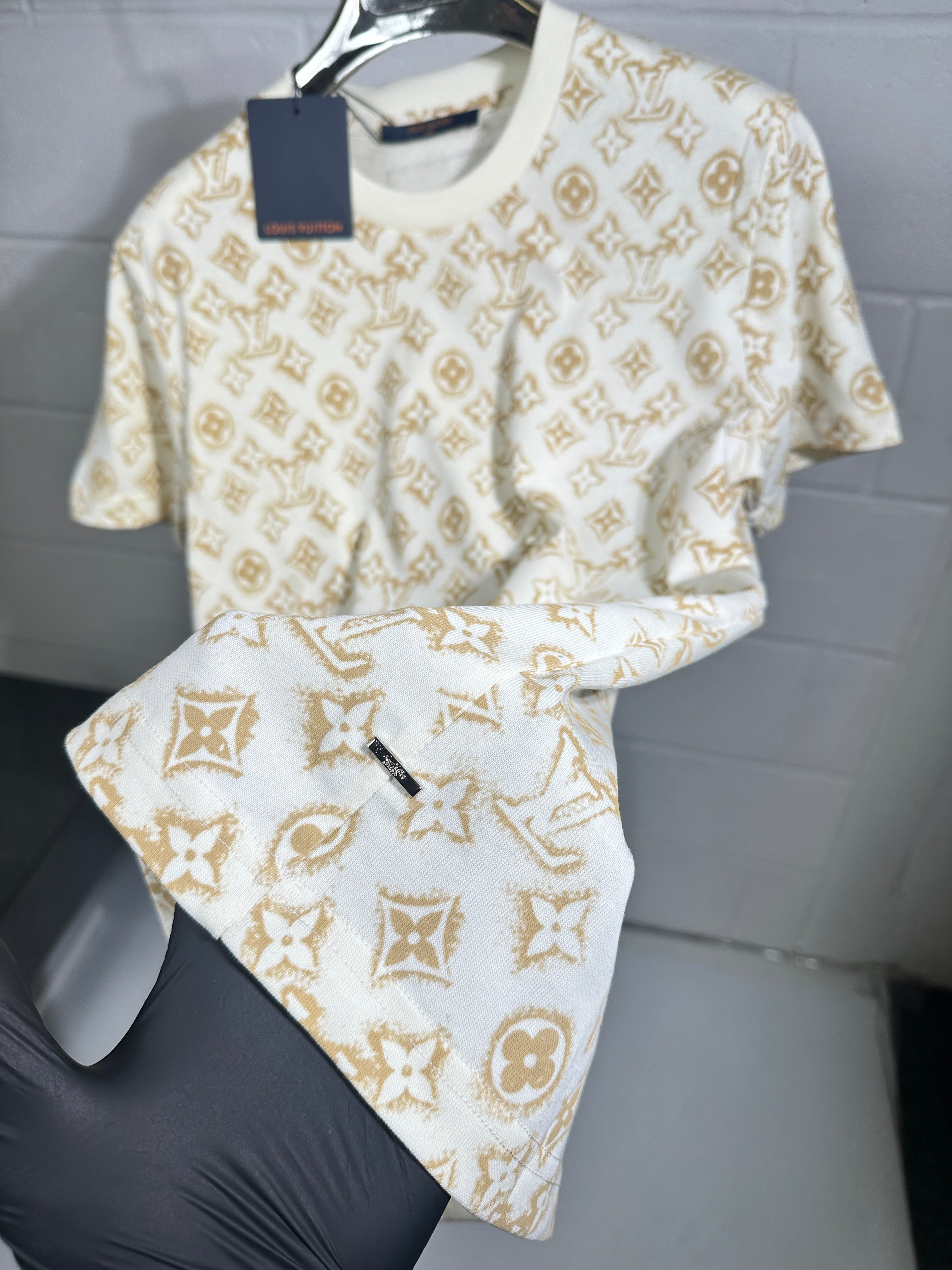 Lv logo tee beige