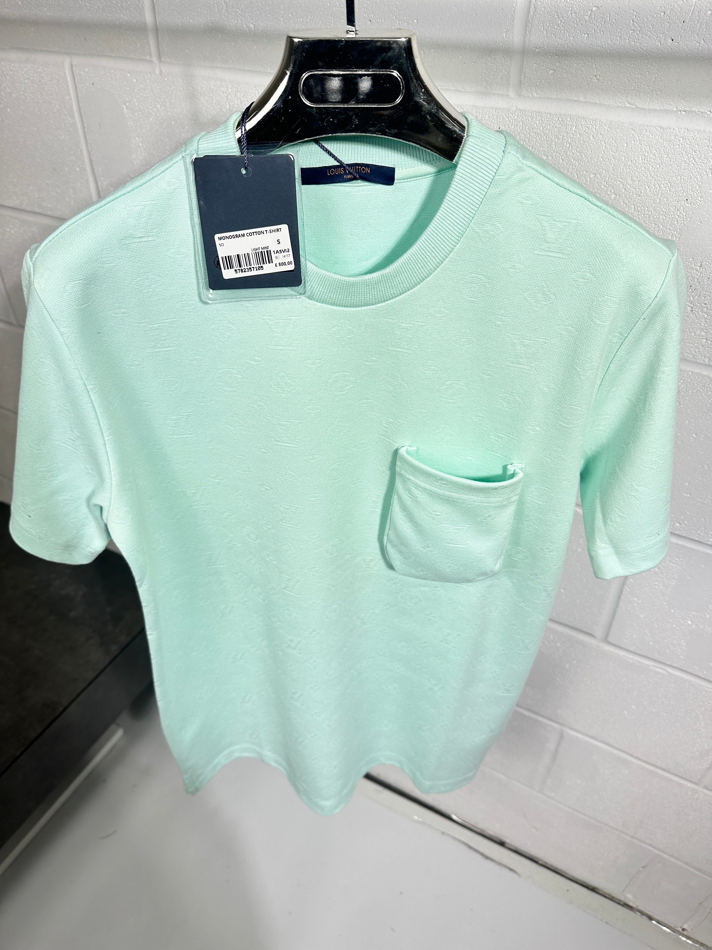 Lv tee light green