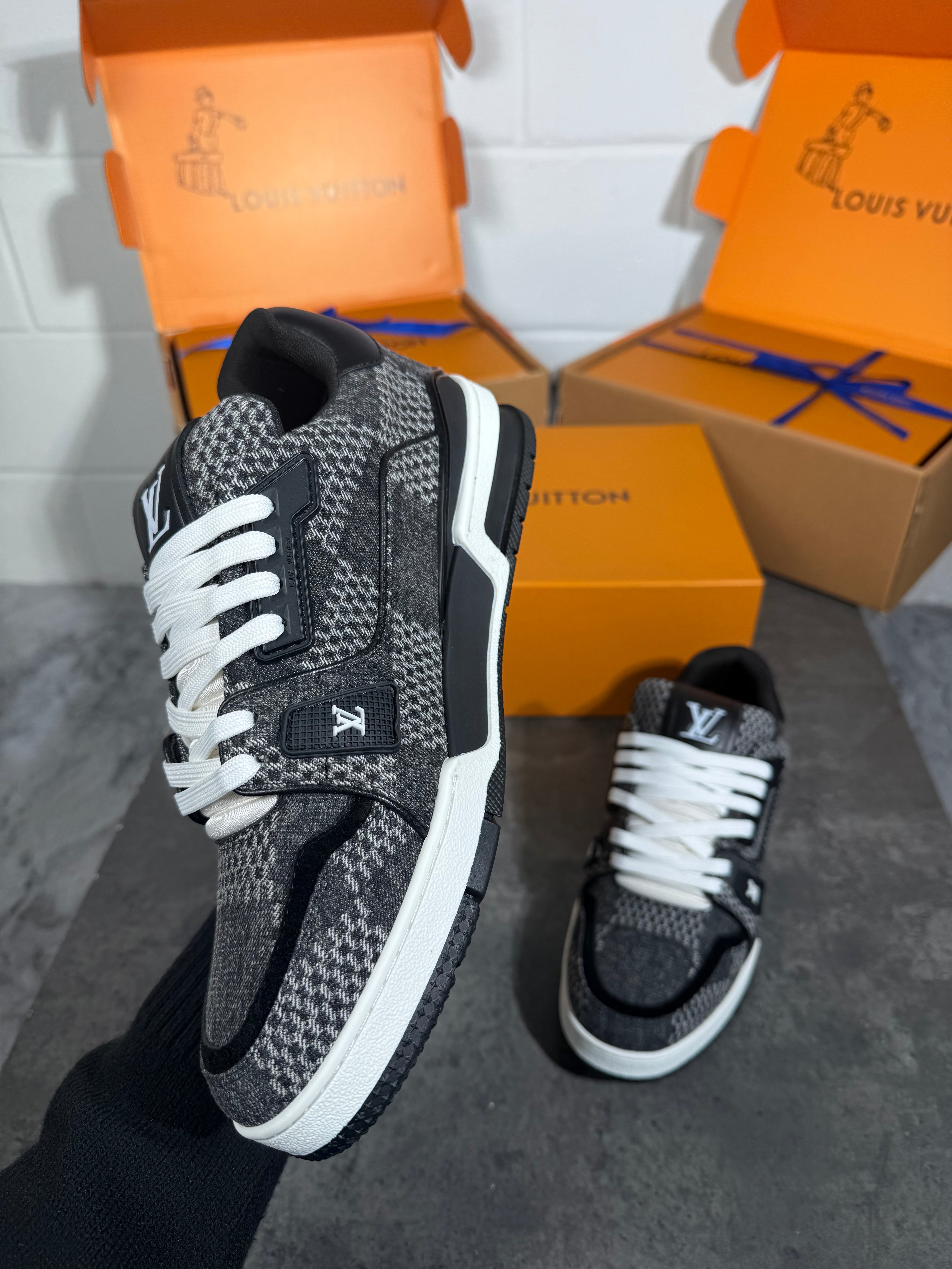 Lv trainer black n grey