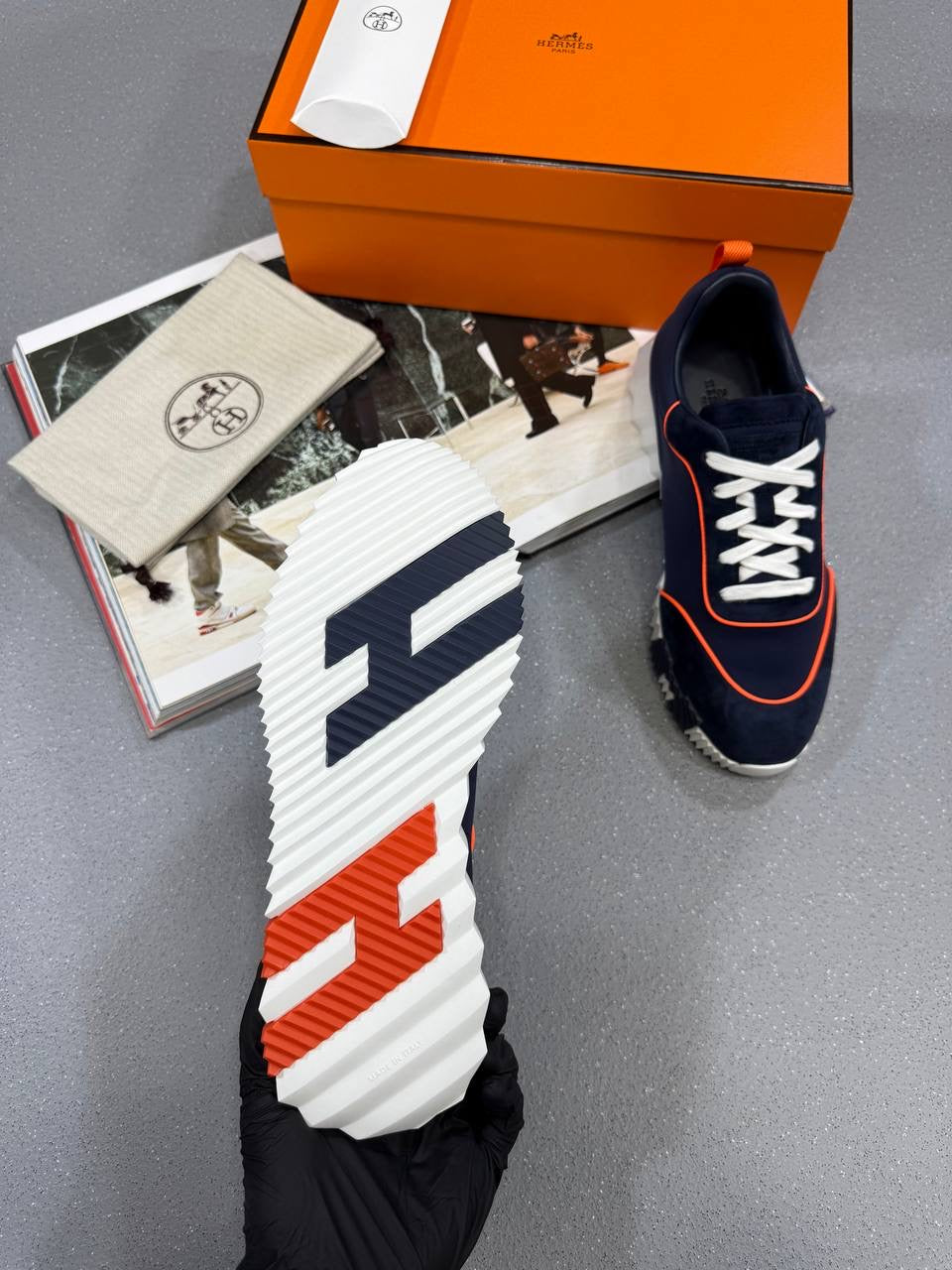 MES bouncing Trainers