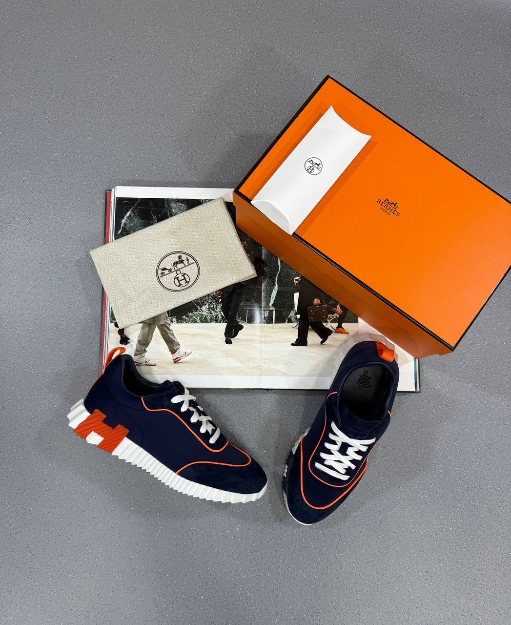 MES bouncing Trainers