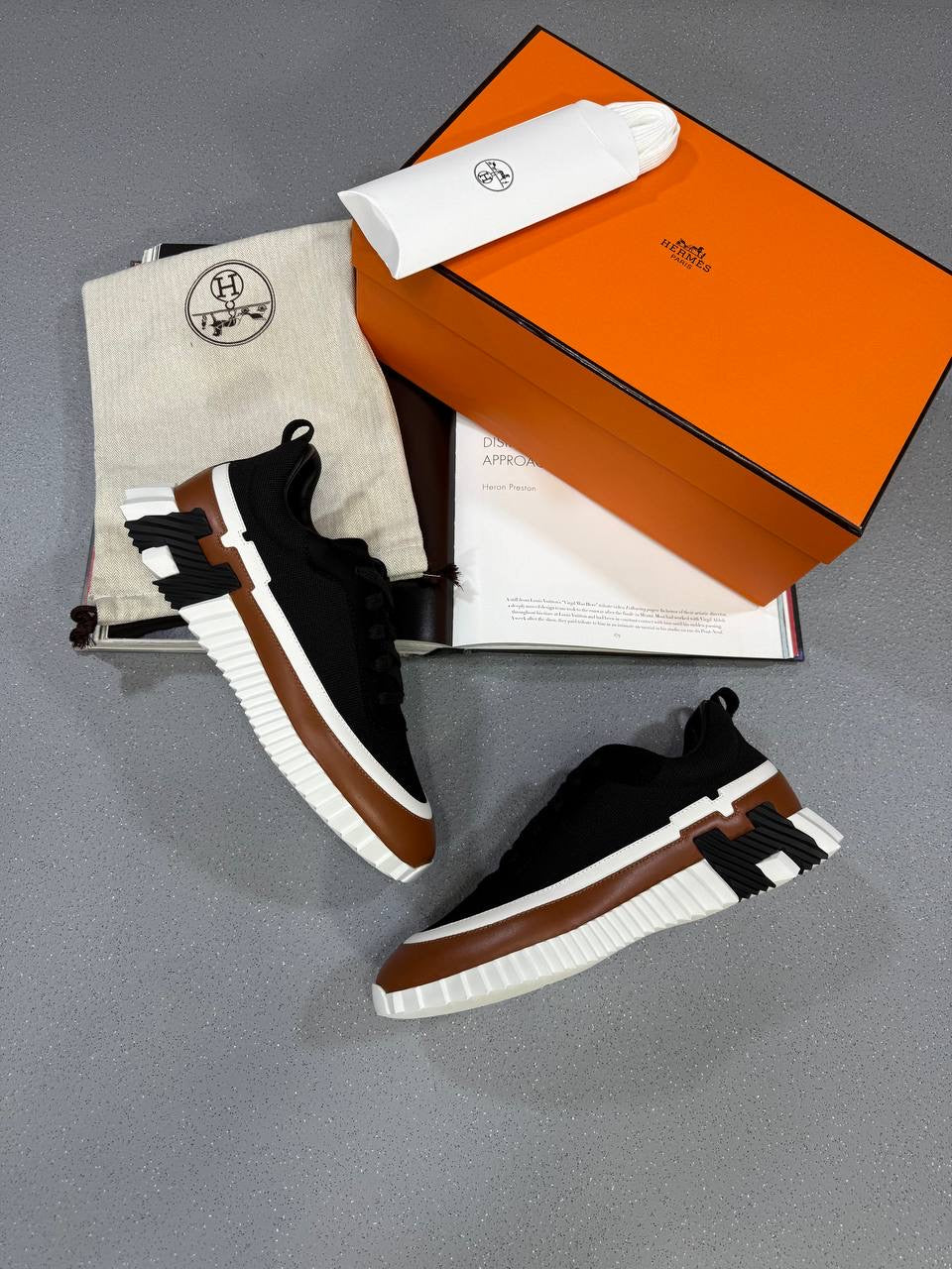 MES bouncing Trainers