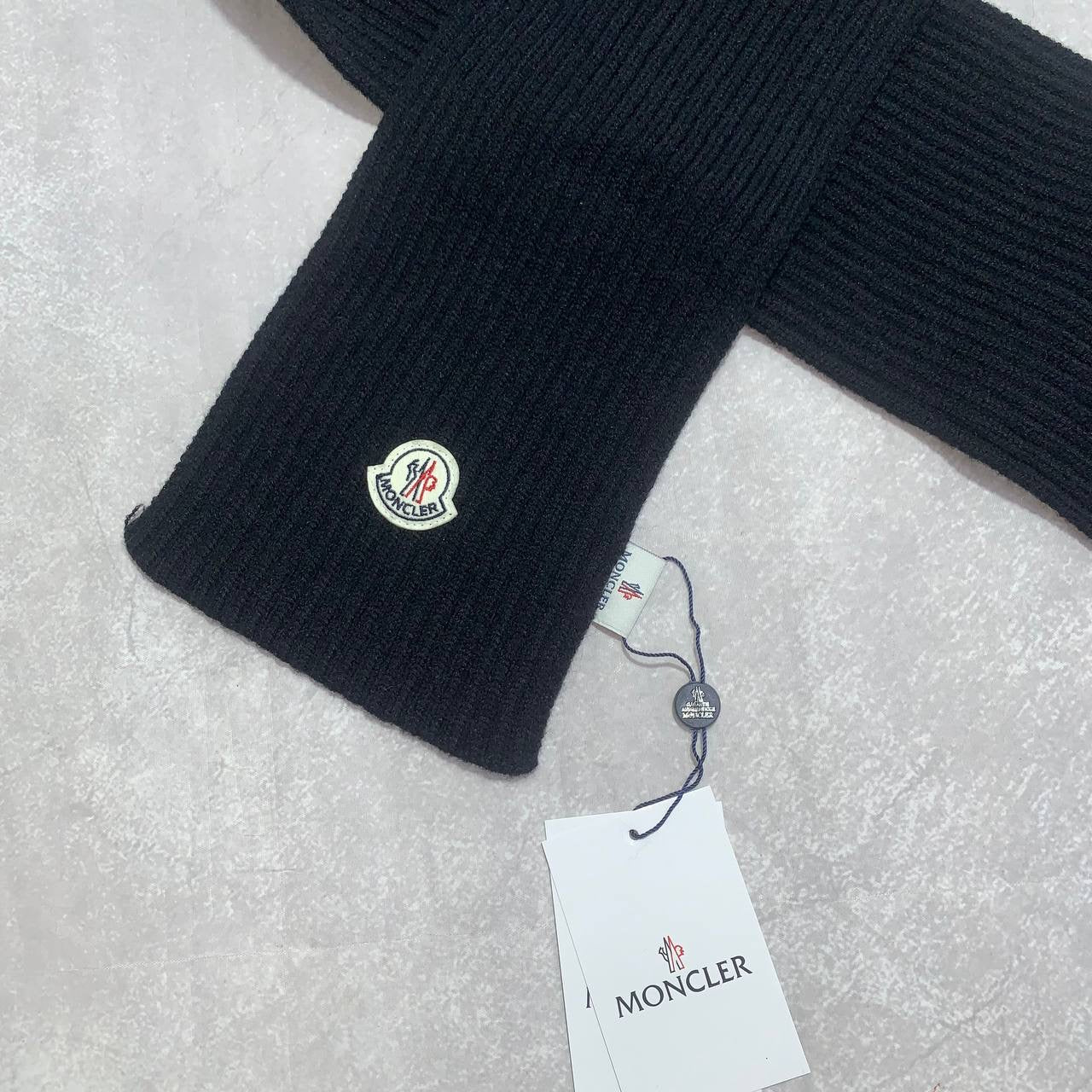 MONC HAT & SCARF SET