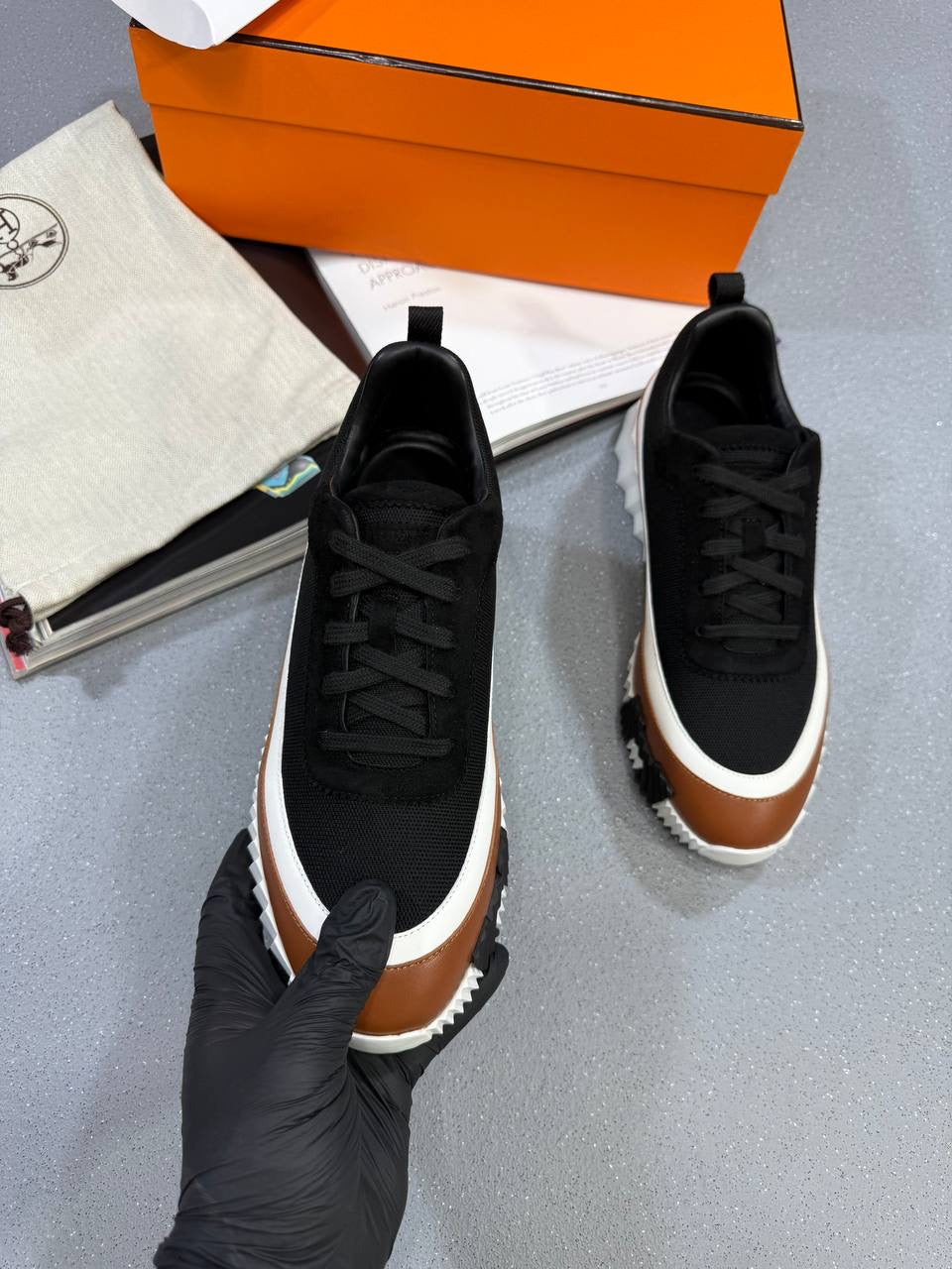 MES bouncing Trainers