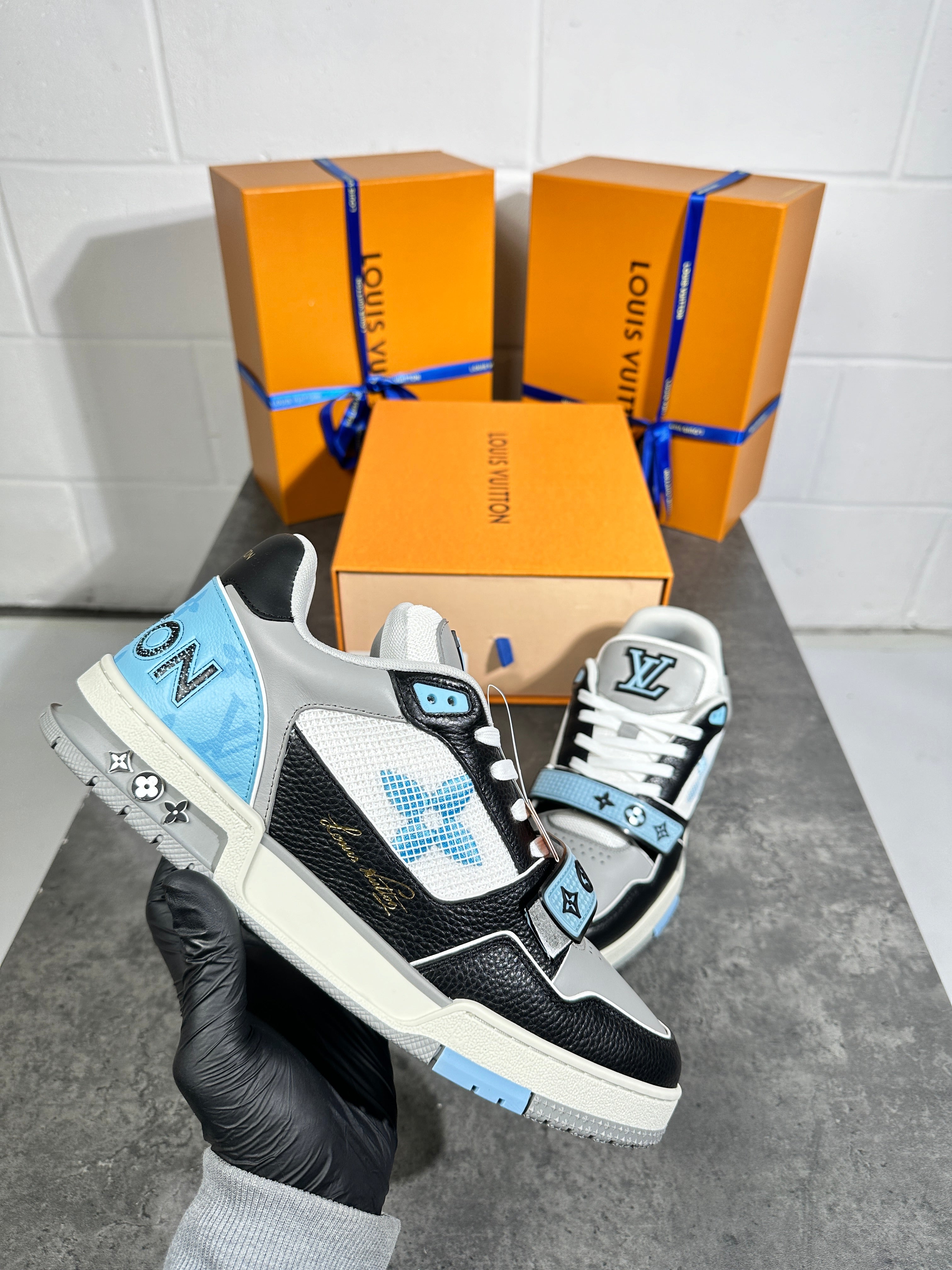 Lv - baby blue sneaker