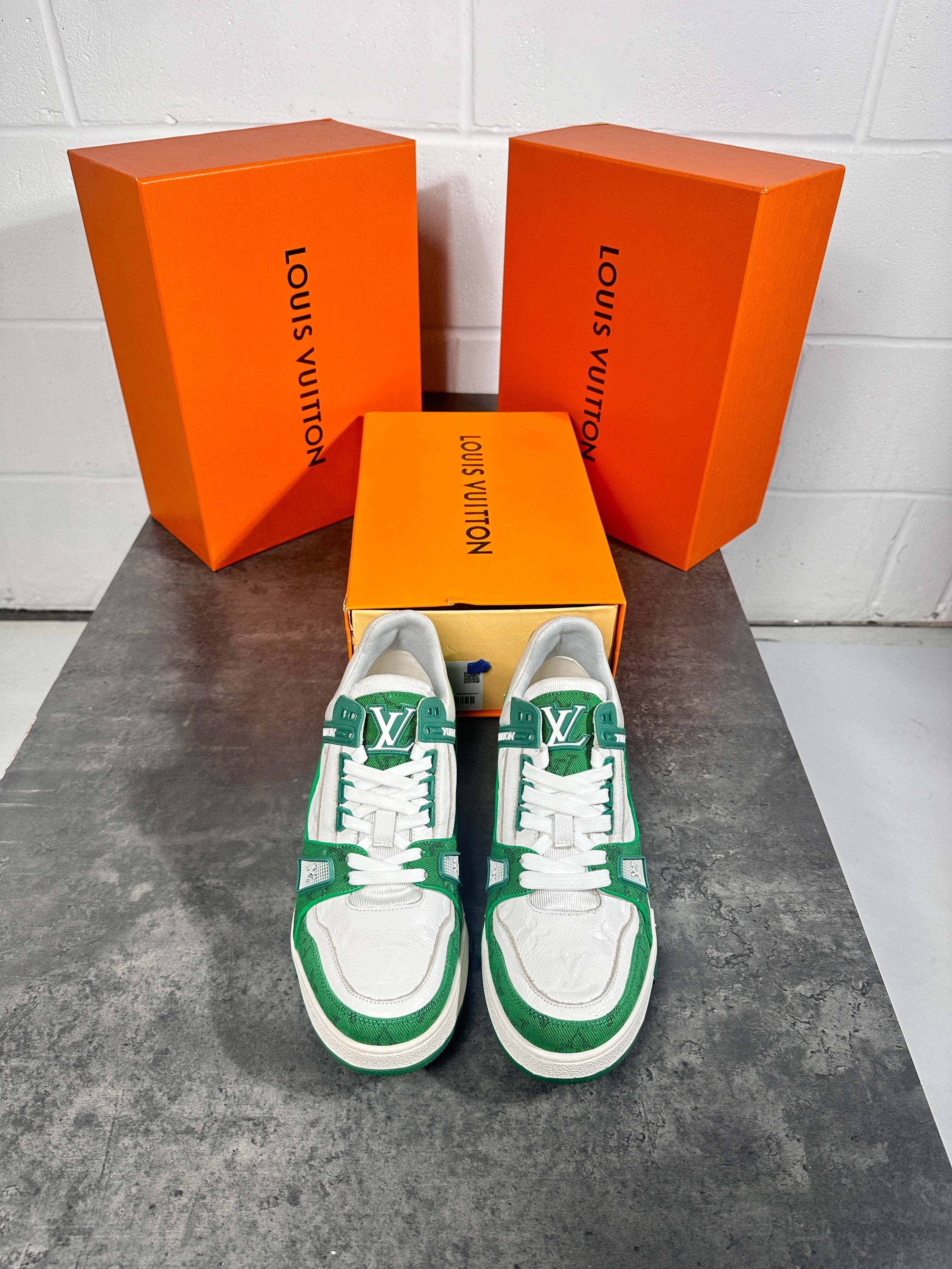 Lv trainers light green