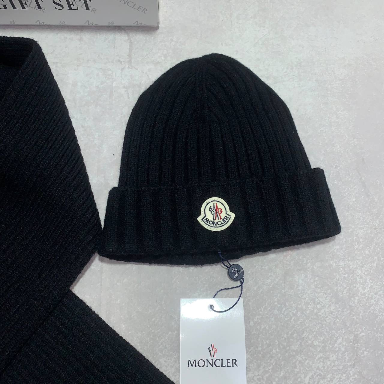MONC HAT & SCARF SET
