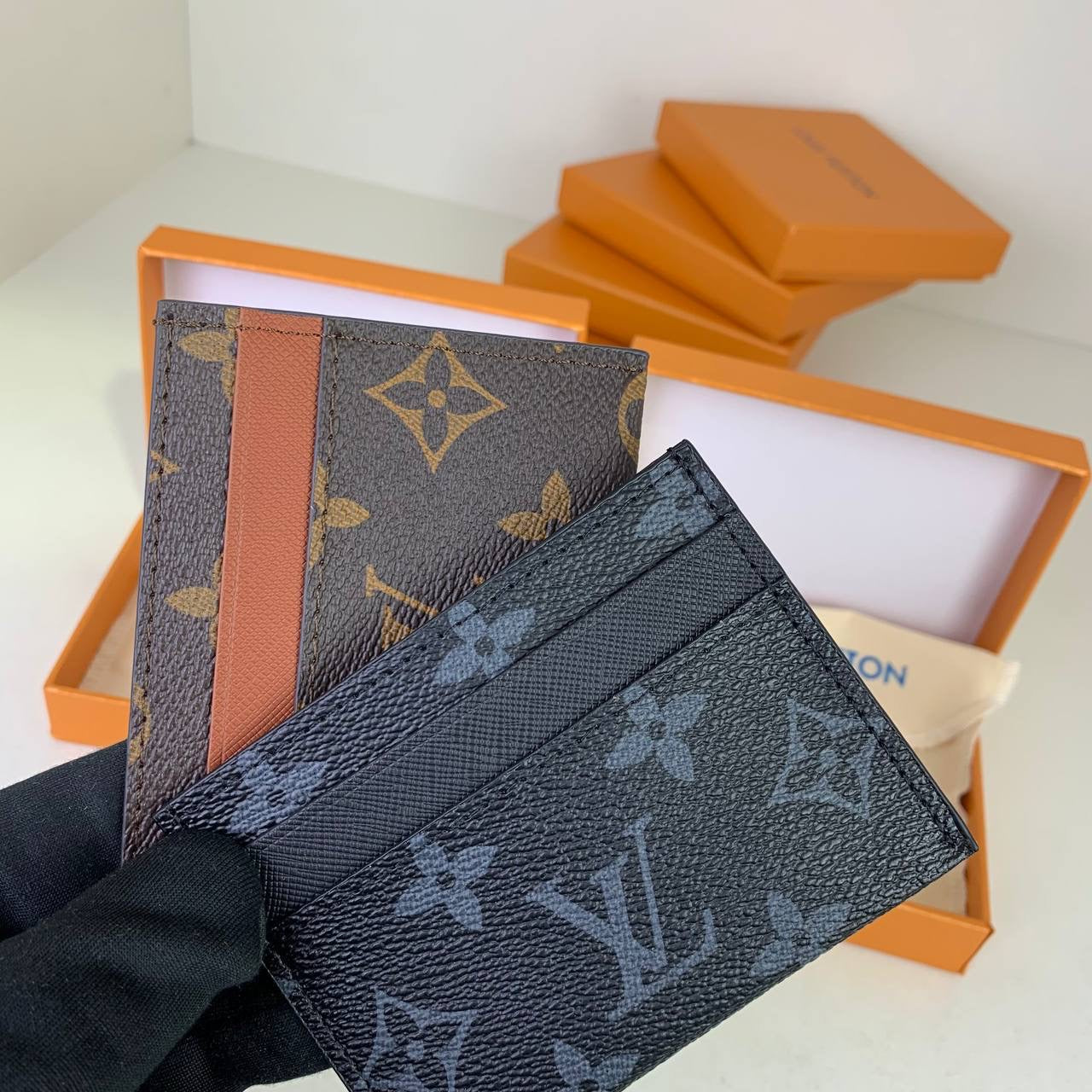 LOUI cardholder