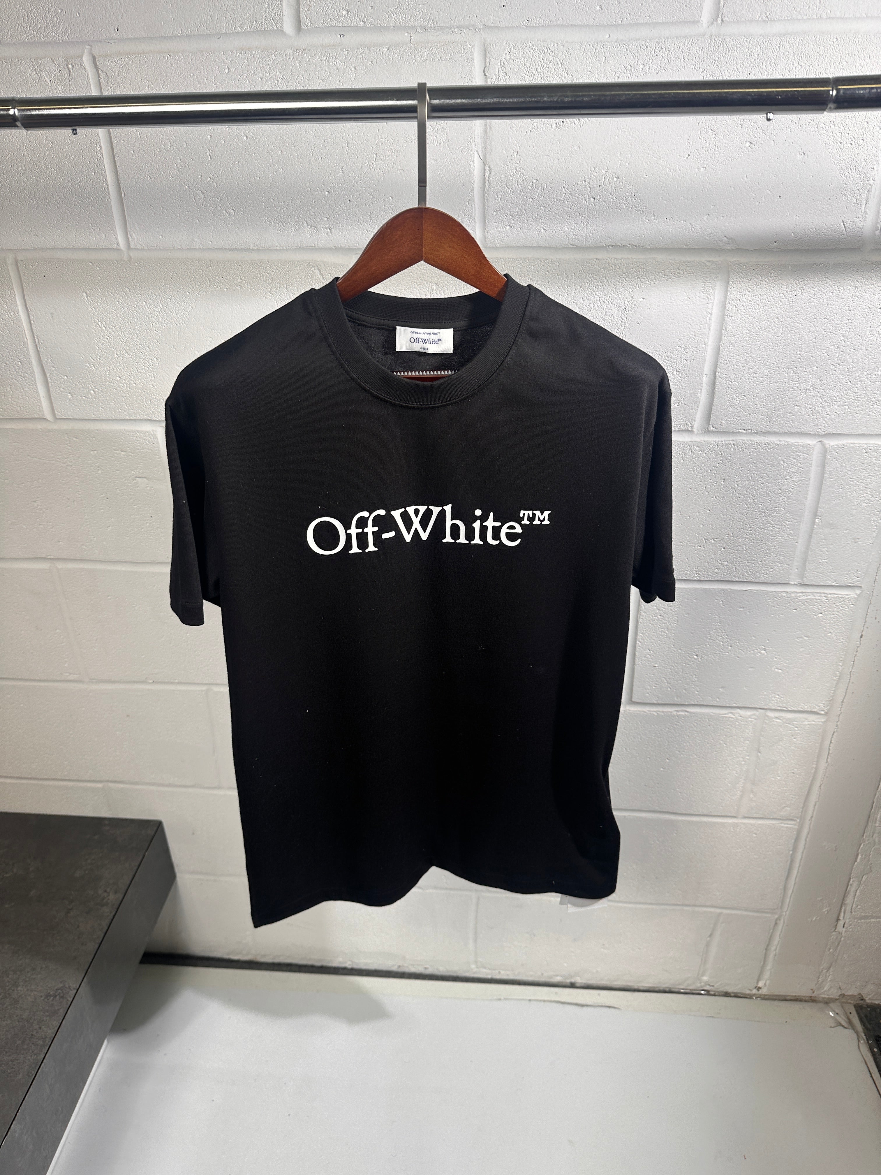 OFF-white tee black