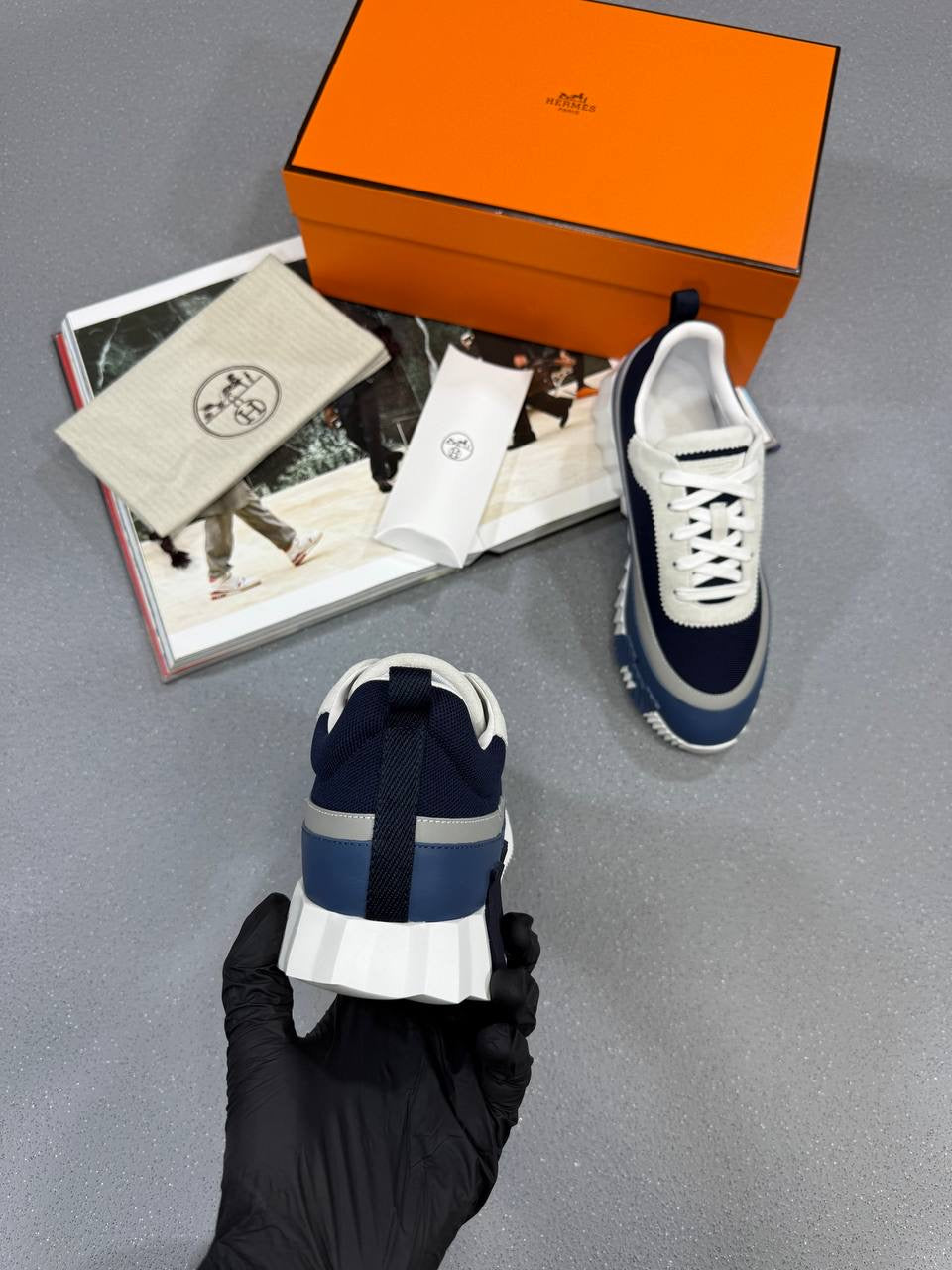 MES bouncing Trainers